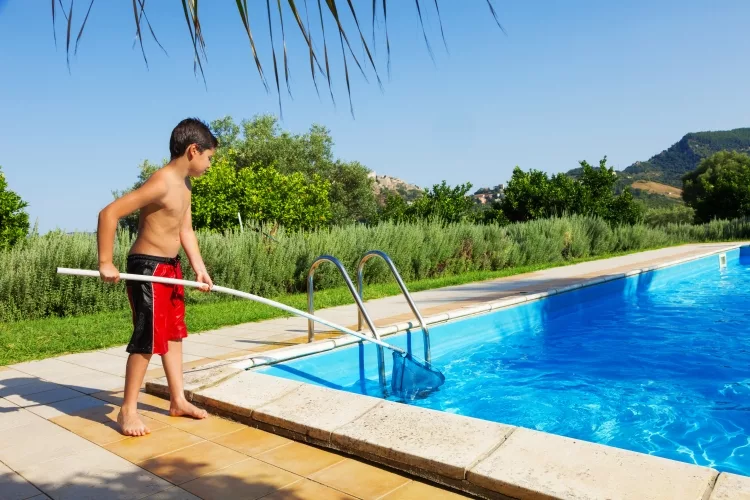 How to Get Algae Out of Pool Without a Vacuum